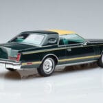 Lincoln Continental Mark V Тъмнозелен MCG 1:18 MCG18404 Метал - image 2 of 6