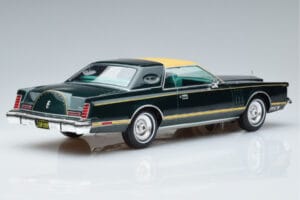 Lincoln Continental Mark V Тъмнозелен MCG 1:18 MCG18404 Метал — снимка 2 от 6