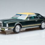 Lincoln Continental Mark V Тъмнозелен MCG 1:18 MCG18404 Метал