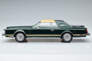 Lincoln Continental Mark V Тъмнозелен MCG 1:18 MCG18404 Метал — снимка 3 от 6