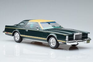 Lincoln Continental Mark V Тъмнозелен MCG 1:18 MCG18404 Метал — снимка 4 от 6