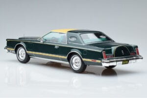 Lincoln Continental Mark V Тъмнозелен MCG 1:18 MCG18404 Метал — снимка 5 от 6