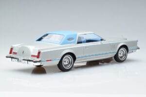Lincoln Continental Mark V Сребрист MCG 1:18 MCG18403 Метал — снимка 2 от 6
