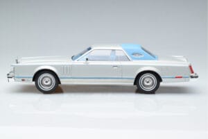 Lincoln Continental Mark V Сребрист MCG 1:18 MCG18403 Метал — снимка 3 от 6