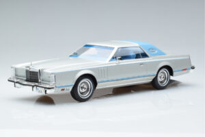 Lincoln Continental Mark V Сребрист MCG 1:18