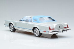 Lincoln Continental Mark V Сребрист MCG 1:18 MCG18403 Метал — снимка 5 от 6