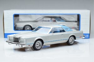 Lincoln Continental Mark V Сребрист MCG 1:18 MCG18403 Метал — снимка 6 от 6