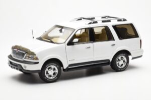 Lincoln Navigator Бял AUTOart 1:18
