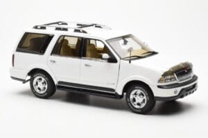 Lincoln Navigator Бял AUTOart 1:18 72761 Метал — снимка 6 от 8