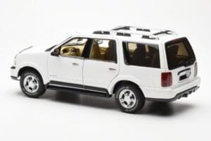 Lincoln Navigator Бял AUTOart 1:18 72761 Метал — снимка 7 от 8