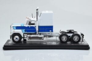 Mack Superliner Magnum Бял Син IXO 1:43 TR165 Метал — снимка 3 от 6