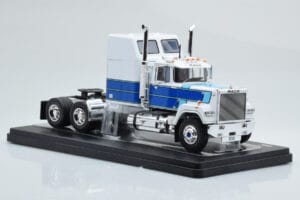 Mack Superliner Magnum Бял Син IXO 1:43 TR165 Метал — снимка 4 от 6