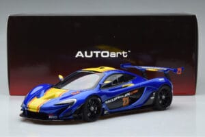 McLaren P1 GTR Синьо С Жълти Ивици AUTOart 1:18 81542 Композит — снимка 7 от 7