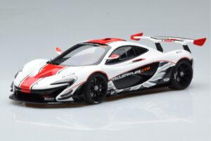 McLaren P1 GTR Гланцово Бяло С Червени Ивици AUTOart 1:18