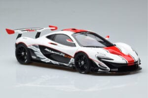 McLaren P1 GTR Гланцово Бяло С Червени Ивици AUTOart 1:18 81541 Композит — снимка 5 от 7