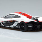McLaren P1 GTR Гланцово Бяло С Червени Ивици AUTOart 1:18 - image 6 of 7