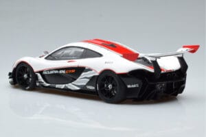 McLaren P1 GTR Гланцово Бяло С Червени Ивици AUTOart 1:18 81541 Композит — снимка 6 от 7