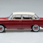 Mercedes 200 W110 Червен Norev 1:18 - image 5 of 7