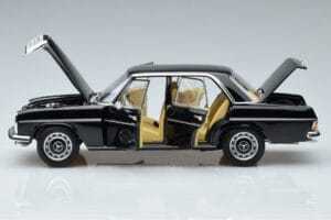 Mercedes 200 W115 Лимитирана Серия Norev 1:18 183775 Метал — снимка 4 от 8