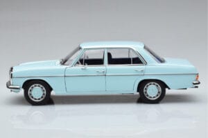 Mercedes 200 W115 Norev 1:18 183777 Метал — снимка 4 от 7