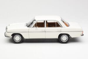 Mercedes 200 W115 Бял Norev 1:18 183770 Метал — снимка 4 от 8