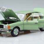 Mercedes 200 W123 Зелен Norev 1:18 183796 Метал - image 2 of 7