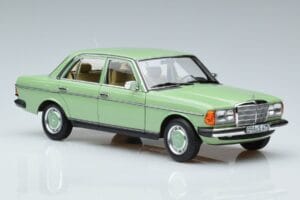 Mercedes 200 W123 Зелен Norev 1:18 183796 Метал — снимка 5 от 7