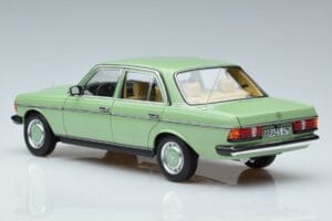 Mercedes 200 W123 Зелен Norev 1:18 183796 Метал — снимка 6 от 7