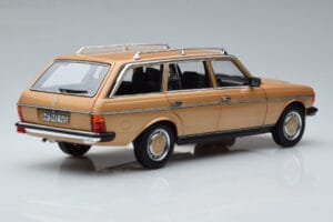 Mercedes 200T S123 Бежово Norev 1:18 183738 Метал — снимка 3 от 9
