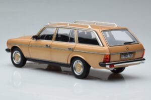 Mercedes 200T S123 Бежово Norev 1:18 183738 Метал — снимка 7 от 9