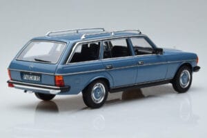Mercedes 200T S123 Синьо Norev 1:18 183737 Метал — снимка 3 от 7