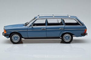 Mercedes 200T S123 Синьо Norev 1:18 183737 Метал — снимка 4 от 7
