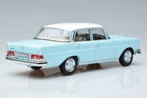 Mercedes 220 S W111 Син Norev 1:18 183920 Метал — снимка 3 от 7