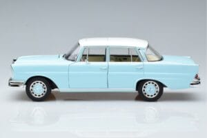 Mercedes 220 S W111 Син Norev 1:18 183920 Метал — снимка 4 от 7