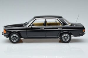 Mercedes 230E W123 Лимитирана Серия Norev 1:18 183711 Метал — снимка 5 от 8