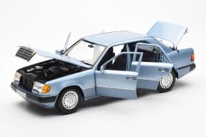 Mercedes 230E W124 Светлосиньо Металик Norev 1:18 183945 Метал — снимка 2 от 8