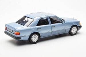 Mercedes 230E W124 Светлосиньо Металик Norev 1:18 183945 Метал — снимка 3 от 8
