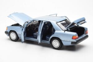 Mercedes 230E W124 Светлосиньо Металик Norev 1:18 183945 Метал — снимка 5 от 8