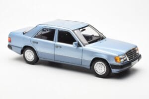 Mercedes 230E W124 Светлосиньо Металик Norev 1:18 183945 Метал — снимка 6 от 8