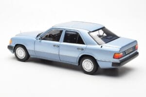 Mercedes 230E W124 Светлосиньо Металик Norev 1:18 183945 Метал — снимка 7 от 8
