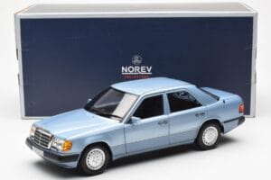 Mercedes 230E W124 Светлосиньо Металик Norev 1:18 183945 Метал — снимка 8 от 8