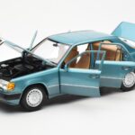 Mercedes 230E W124 Beryl Metallic Дилърско Издание Norev 1:18 - image 2 of 8