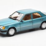 Mercedes 230E W124 Beryl Metallic Дилърско Издание Norev 1:18