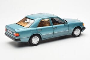 Mercedes 230E W124 Beryl Metallic Дилърско Издание Norev 1:18 B66040698 Метал — снимка 3 от 8