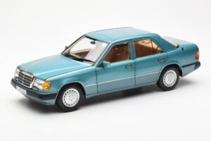 Mercedes 230E W124 Beryl Metallic Дилърско Издание Norev 1:18