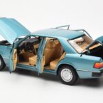 Mercedes 230E W124 Beryl Metallic Дилърско Издание Norev 1:18 - image 5 of 8