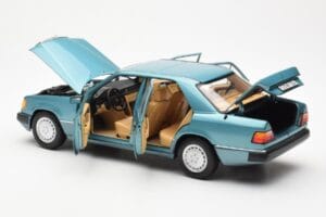 Mercedes 230E W124 Beryl Metallic Дилърско Издание Norev 1:18 B66040698 Метал — снимка 5 от 8