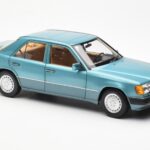 Mercedes 230E W124 Beryl Metallic Дилърско Издание Norev 1:18 - image 6 of 8