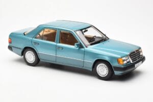 Mercedes 230E W124 Beryl Metallic Дилърско Издание Norev 1:18 B66040698 Метал — снимка 6 от 8