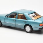 Mercedes 230E W124 Beryl Metallic Дилърско Издание Norev 1:18 - image 7 of 8